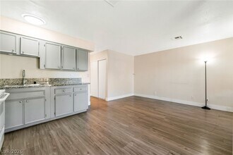 Building Photo - 4300 N Lamont St