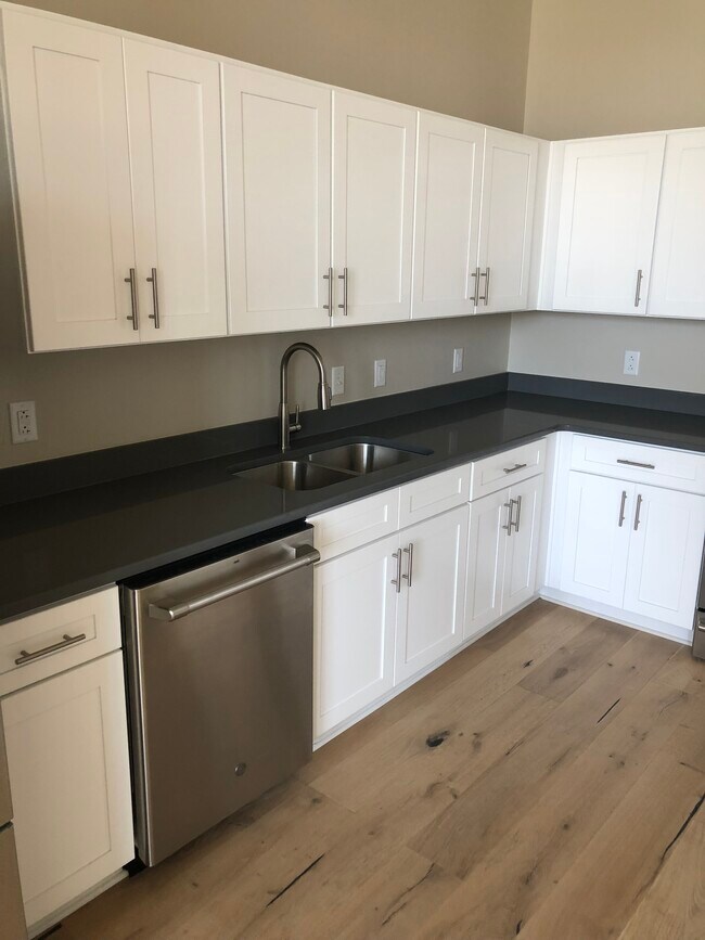 Photo - 3002 Hardy St Apartment