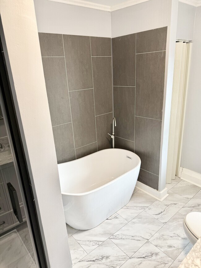 Baño 1 - 4206 Urn St