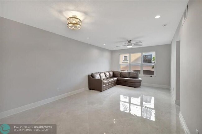 Foto del edificio - 2400 NE 33rd Ave