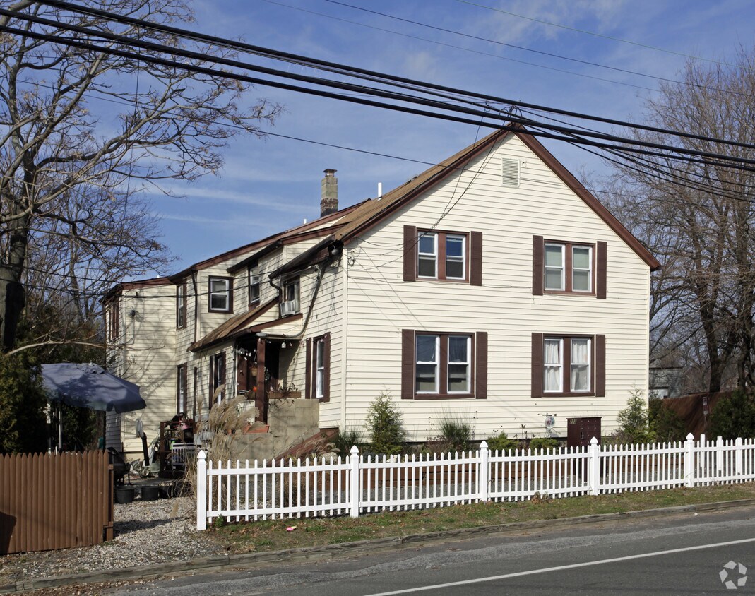 273 Broadway, Huntington Station, NY 11746 Apartments in Huntington