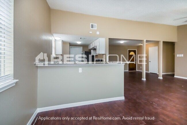 Foto del edificio - 15926 Willbriar Lane
