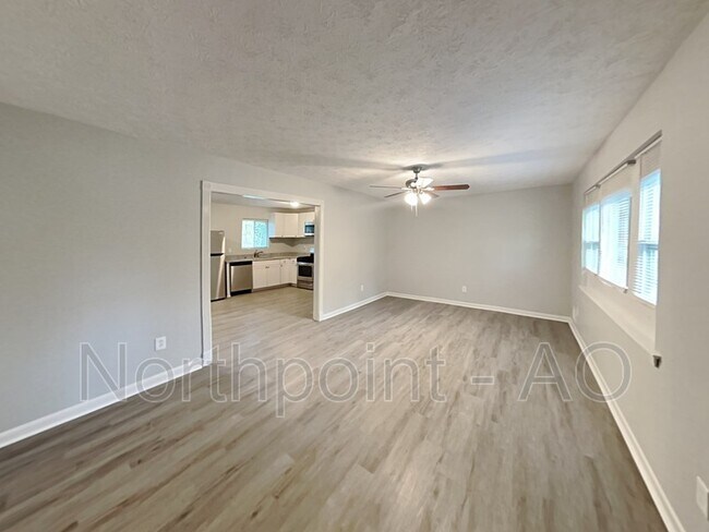 Foto del edificio - 8020 Kendrick Rd