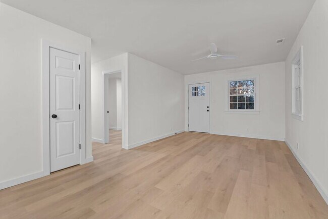 Foto del edificio - 6037 Dahlgren Ave