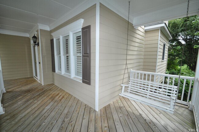 Foto del edificio - 2000 Charlion Downs Ln