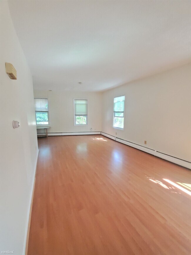 Building Photo - Studio, 1 bath  - 249 Humphrey St Apt 1 Apt 1
