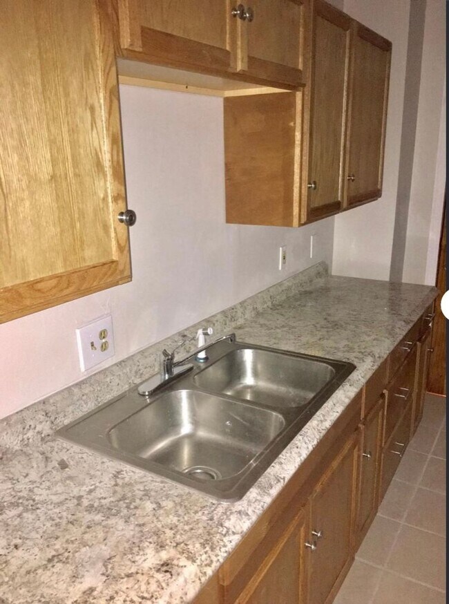 31 Southwick St Unit 33 Left, Chicopee, MA 01020 Room for Rent in