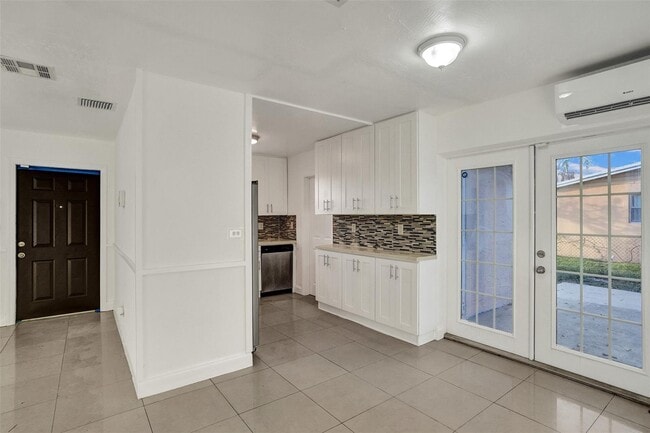 Building Photo - 1142 NW 43rd Ter