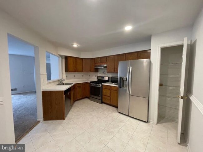 Building Photo - 8323 Green Heron Way