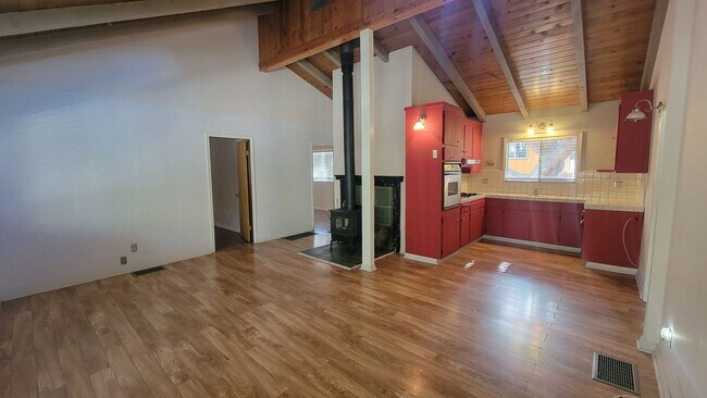 Building Photo - Rare ONE level 3 Bedroom 2 Bath Home in PMC