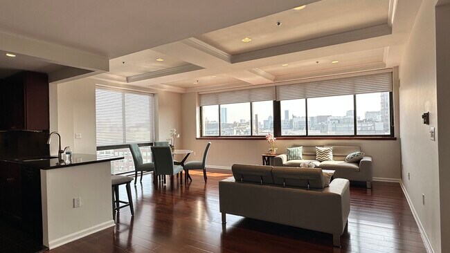Foto del edificio - 169 Monsignor Obrien Hwy