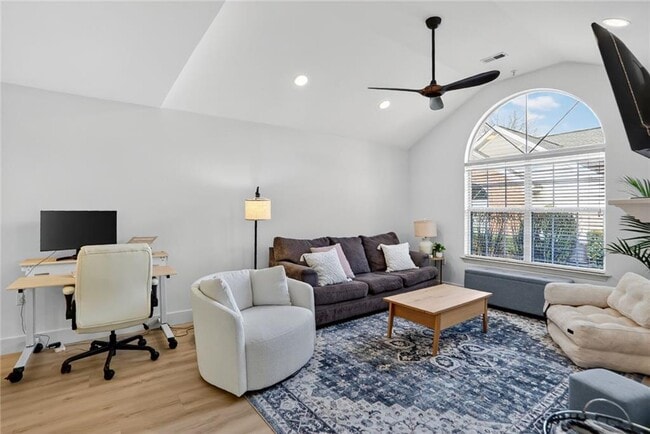 Foto del edificio - 9103 Windrush Ln