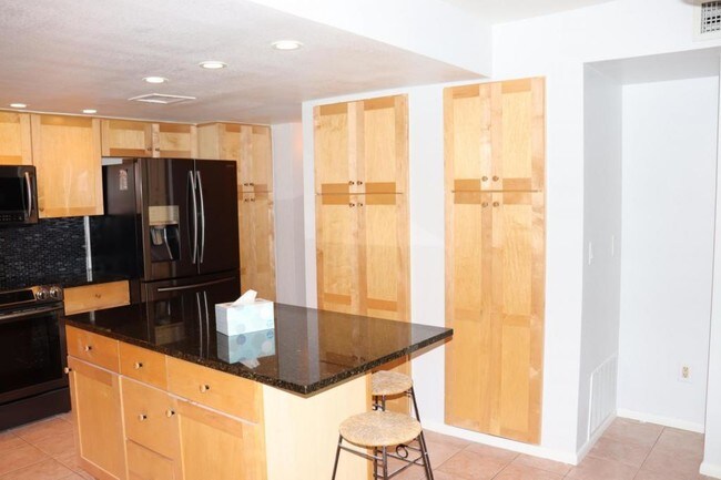 Building Photo - 9350 E Speedway Blvd, Unit 9