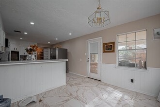 Building Photo - 811 Loire Ln