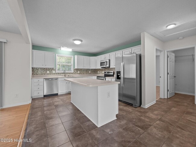 Building Photo - 305 Appaloosa Ct