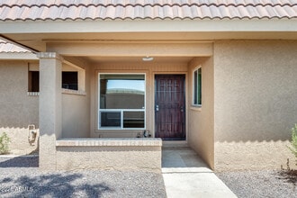Building Photo - 311 W Pontiac Dr