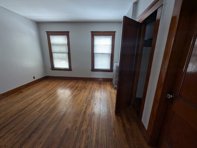 Foto del edificio - 215 Peck Ave