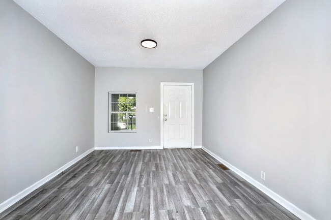 Building Photo - 414 N Temple Ave
