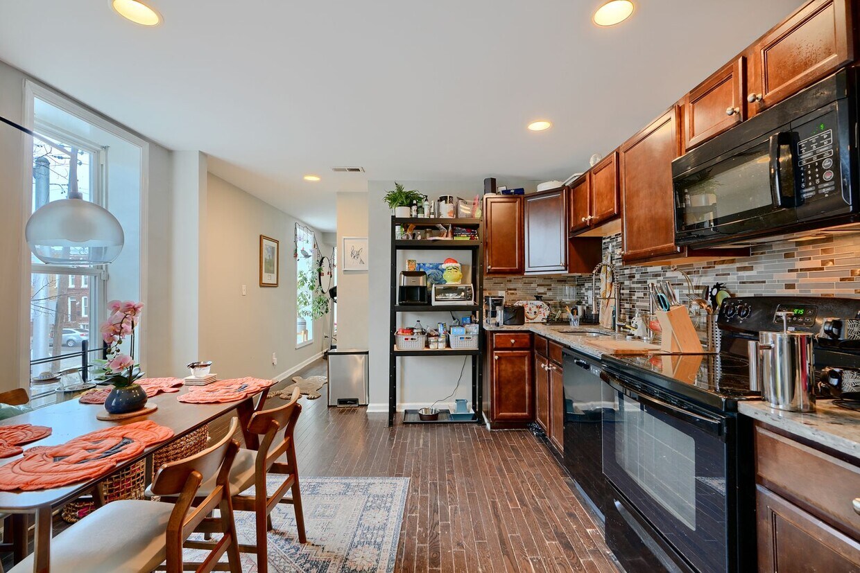 Foto principal - 1155 W Cross St