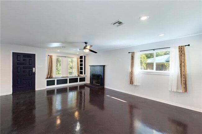 Building Photo - 5608 Oak Blvd