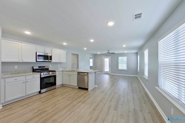 Building Photo - 395 Angela St