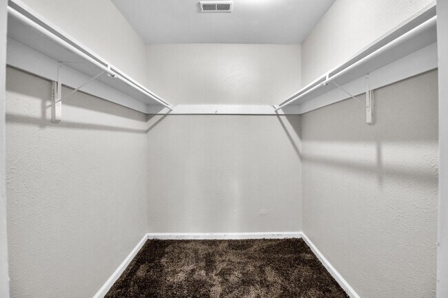 Building Photo - 1282 Maryland Dr