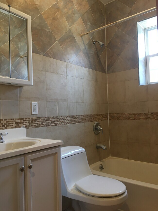 Building Photo - 346 Parkside Ave