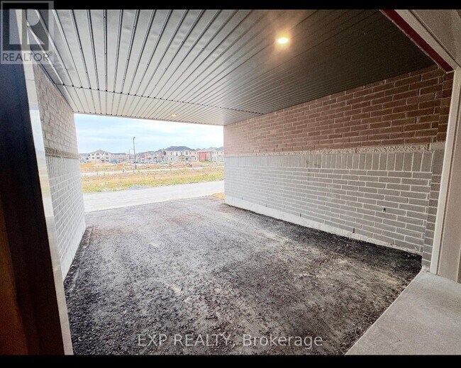 Photo du bâtiment - 553 Vine Cliff Blvd