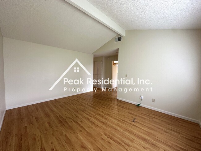 Building Photo - Very Nice 4bd/2ba Home with 2 Car Garage