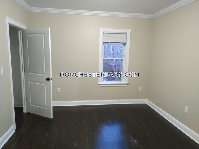 Building Photo - 25 Hecla St
