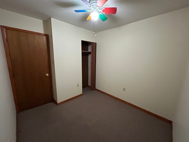 Segundo dormitorio 8 x 8 - 404 Penn St.
