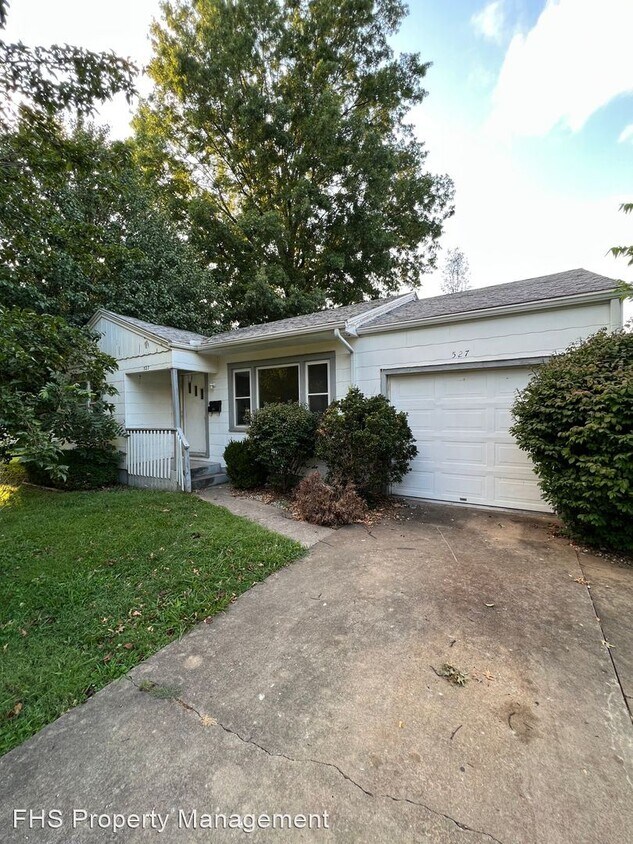 Primary Photo - 2 br, 1 bath House - 527 W. Silsby