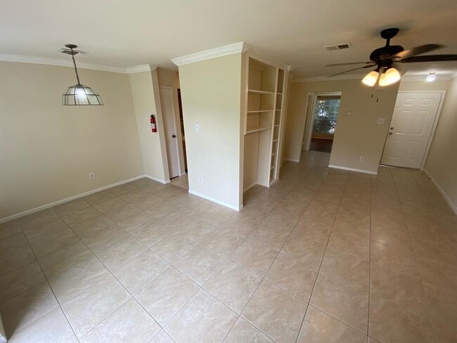 Building Photo - 6666 Harbor Town Dr