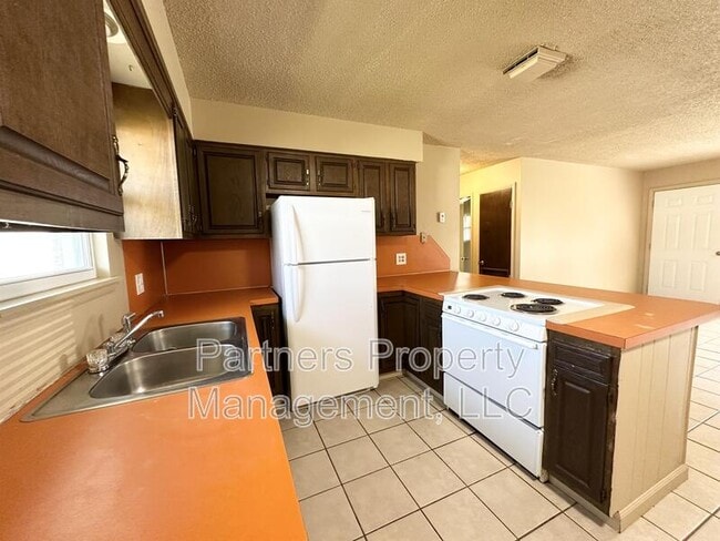 Foto del edificio - 107 N Pine Ave