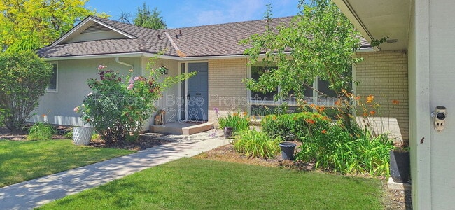 Building Photo - 254 W Fall Dr