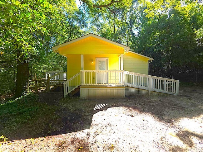 Foto del edificio - Welcome to this charming 3 bedroom, 2 bath...