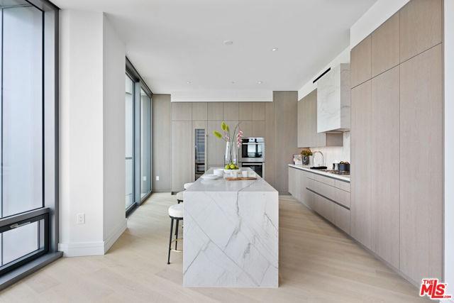 Foto del edificio - 211 Elm Ct