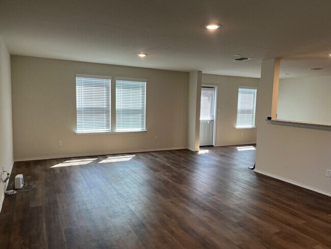Building Photo - Charming 3BR House in San Antonio