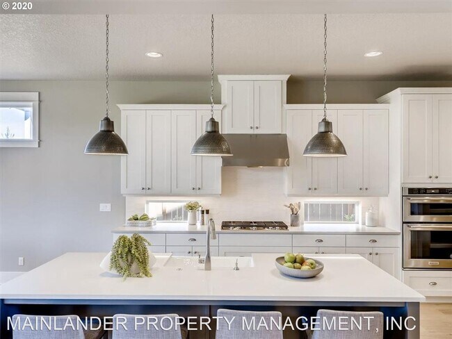 Building Photo - 4 br, 3 bath House - 27767 SW LARKSPUR TER...