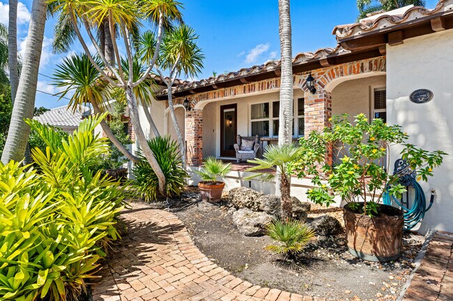 Foto del edificio - 627 Solar Isle Dr
