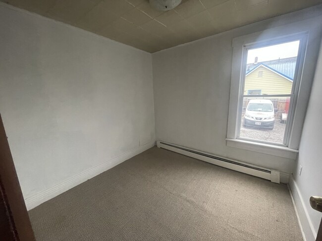 Building Photo - Schiller Ave 111