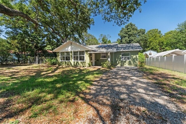 Foto del edificio - 4939 Woodland Dr