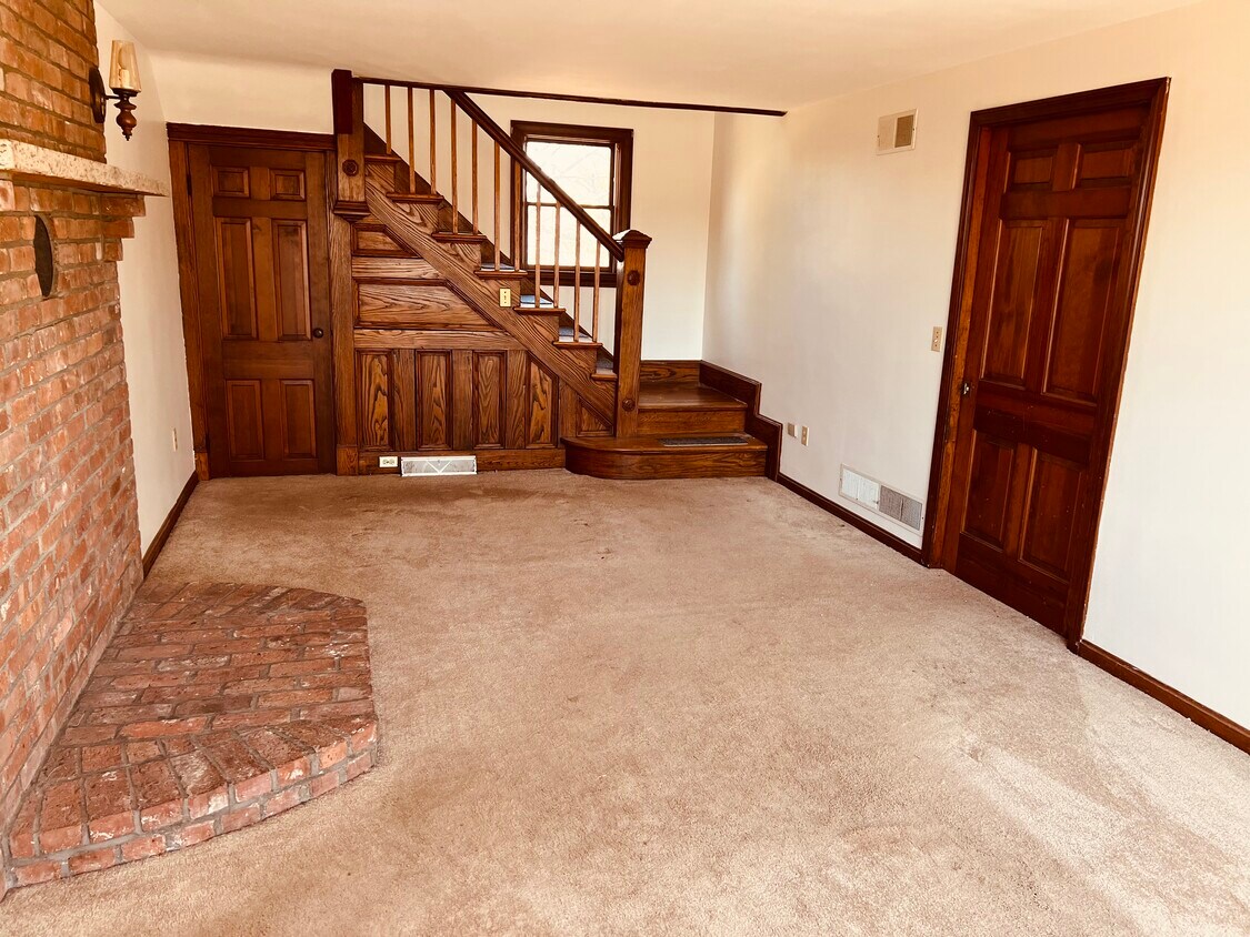 Living room - 200 Ten Rod Rd