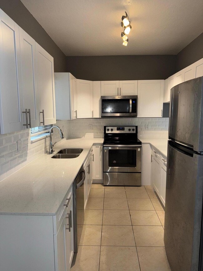 Building Photo - 1133 Colonial Palms Way