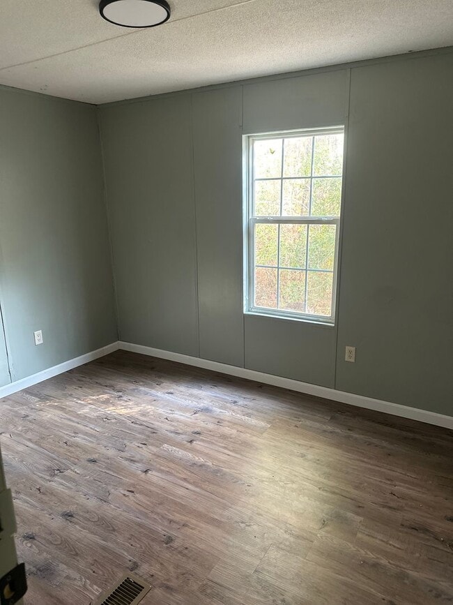 Building Photo - 251 Little Rd NW