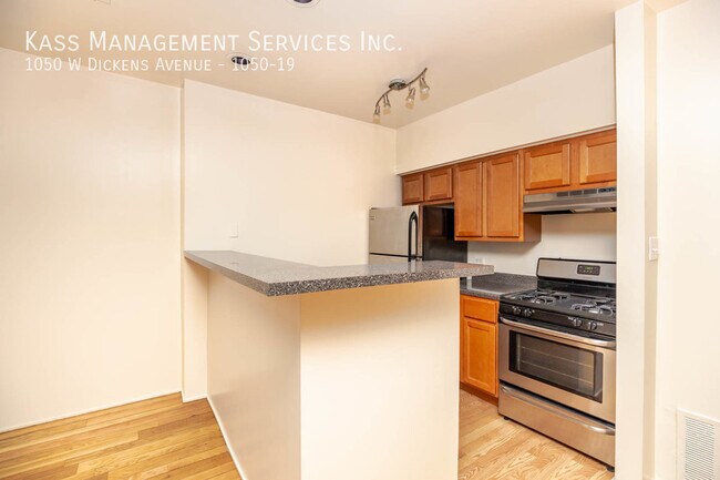 Foto del edificio - 1050 W Dickens Ave
