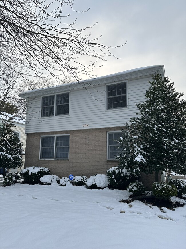 Building Photo - 636 Starin Ave