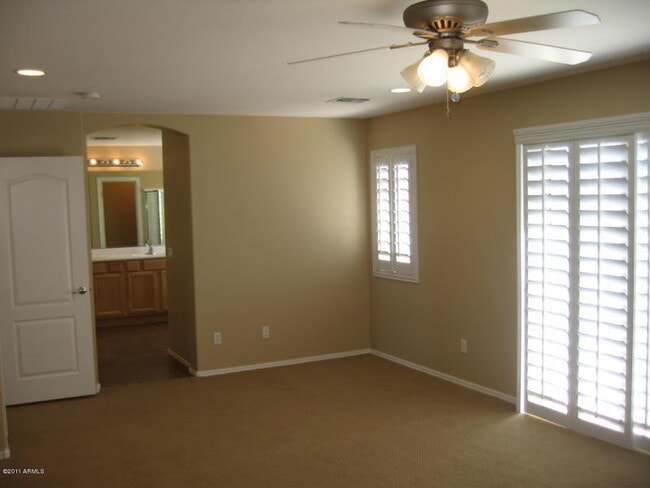 Building Photo - Beautiful Gilbert Home w/2 Master Bedrooms...