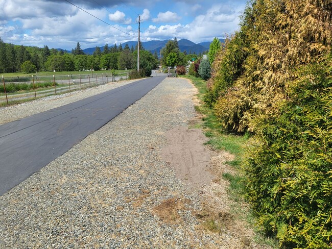 Building Photo - 3 bed 2 bath  Home for Rent in Grants Pass...