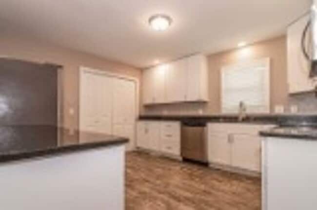 Foto del edificio - Please View 3D Virtual Walk-Through Before...